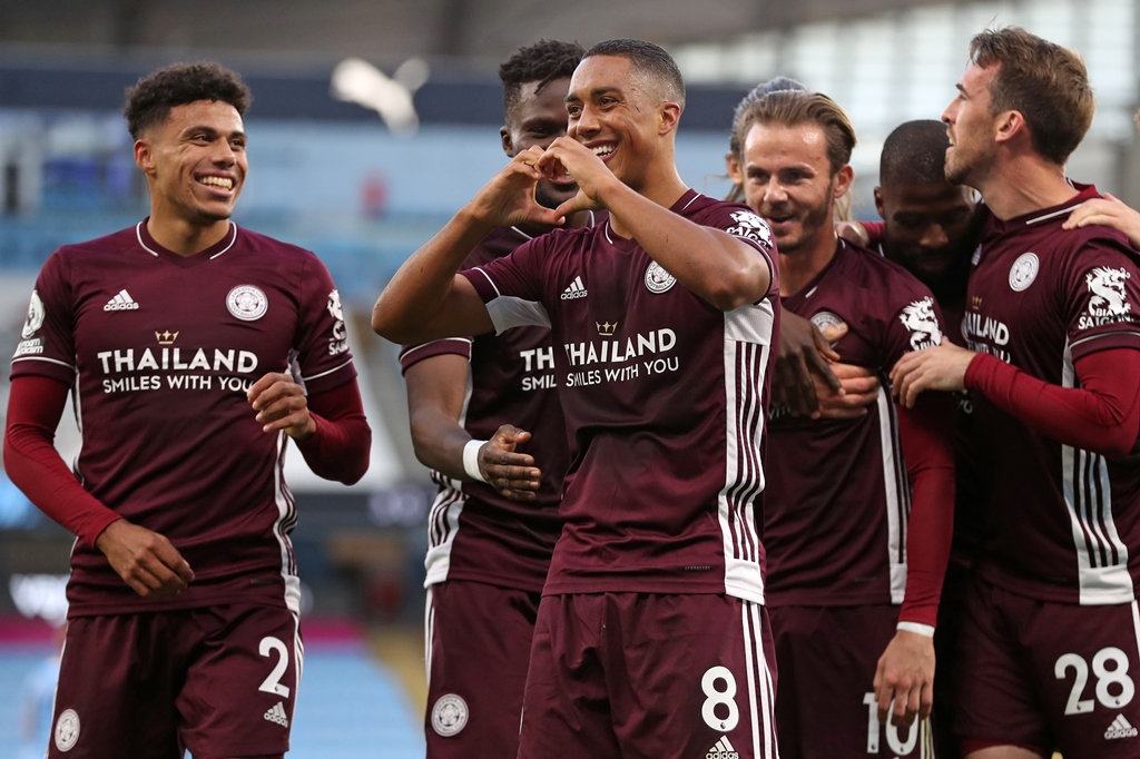 Skuat Leicester City merayakan kemenangan atas Manchester City. (Foto: AFP/Catherin Livill)