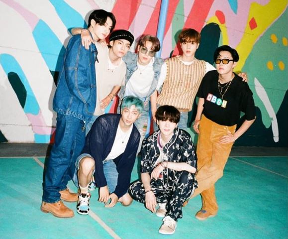 Bertema Retro, Ini <i>Fashion</i> <i>Outfit</i> BTS dalam MV 'Dynamite'