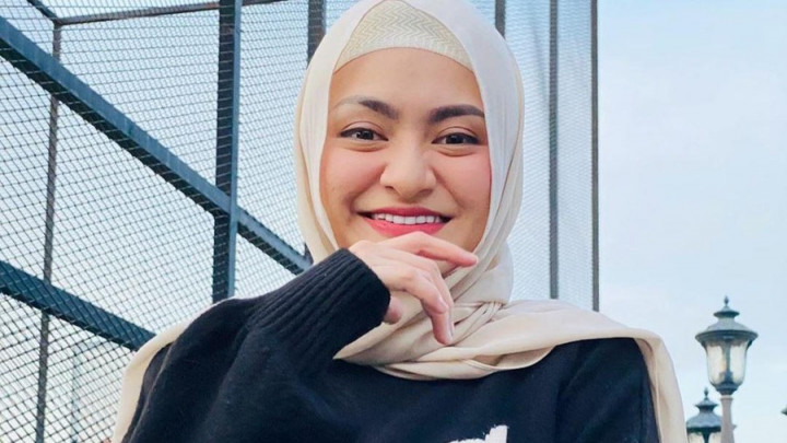 Mualaf dan Berhijab, Nathalie Holscher Hibahkan Semua Baju Seksinya