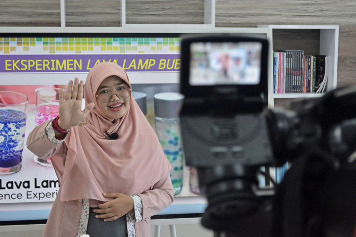 Disdik Garut Gelar Belajar Jarak Jauh Via TV Lokal