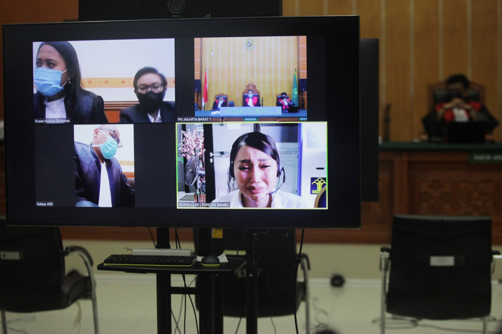 Kasus Narkoba, Lucinta Luna Divonis 1 Tahun 6 Bulan Penjara