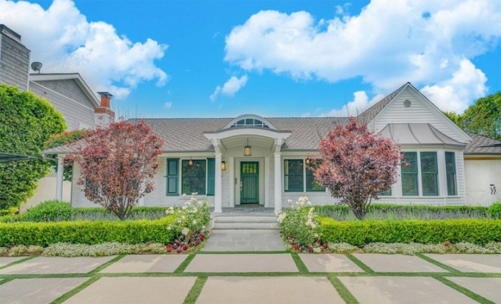 Selena Gomez Jual Rumah Los Angeles Rp35,3 Miliar