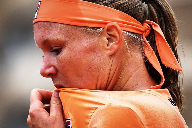 Unggulan Kelima French Open Keluar Lapangan dengan Kursi Roda