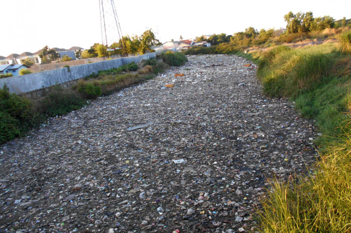 Kali Kampung Bogor Bekasi Dipenuhi Sampah