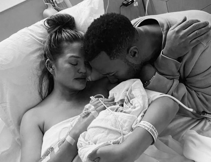 Chrissy Teigen Keguguran, John Legend Berduka