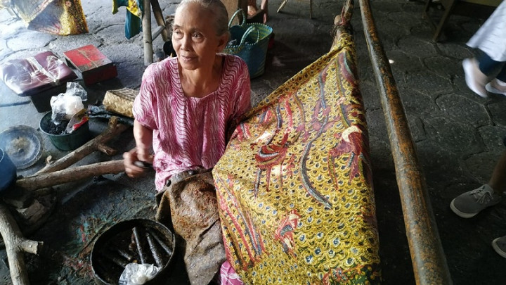 Perajin Batik di Solo Ganti Produksi demi Bertahan Serangan Covid-19