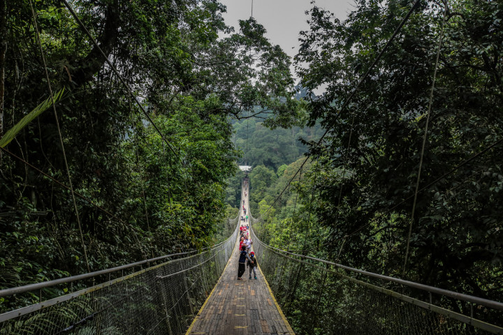 Mengunjungi Jembatan Gantung Terpanjang se-Asia Tenggara di Sukabumi