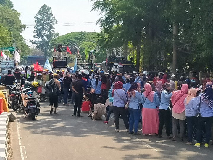 Ribuan Buruh Hendak Aksi di DPR Dicegat