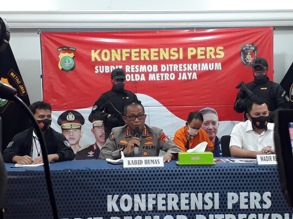 Tersangka penculikan dan pencabulan anak dimunculkan dalam konferensi pers di Polda Metro Jaya, Jakarta, Senin, 5 Oktober 2020. Foto: Medcom.id/Siti Yona Hukmana