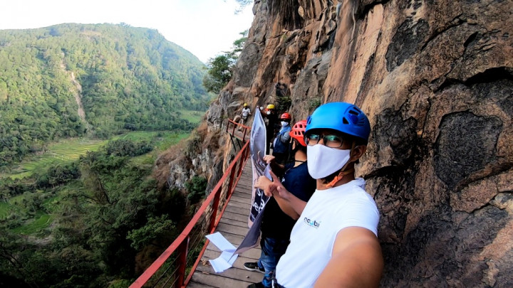 Tes Adrenalinmu di Jembatan Tebing Ondo Langit