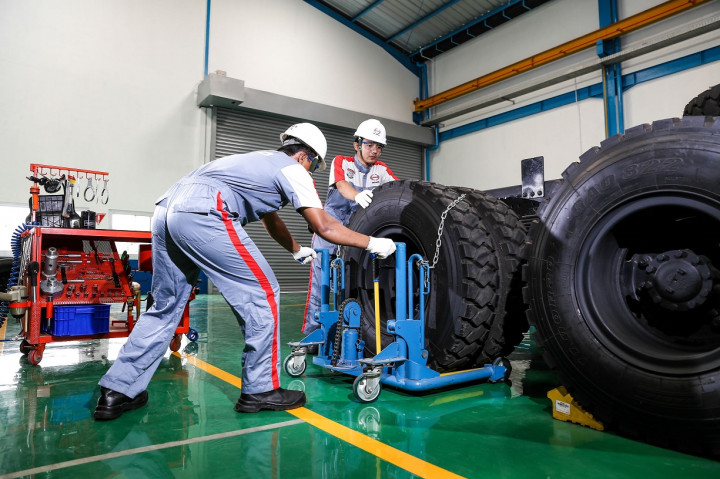 Hino Luncurkan Layanan Servis Truk Online, Gimana Caranya?