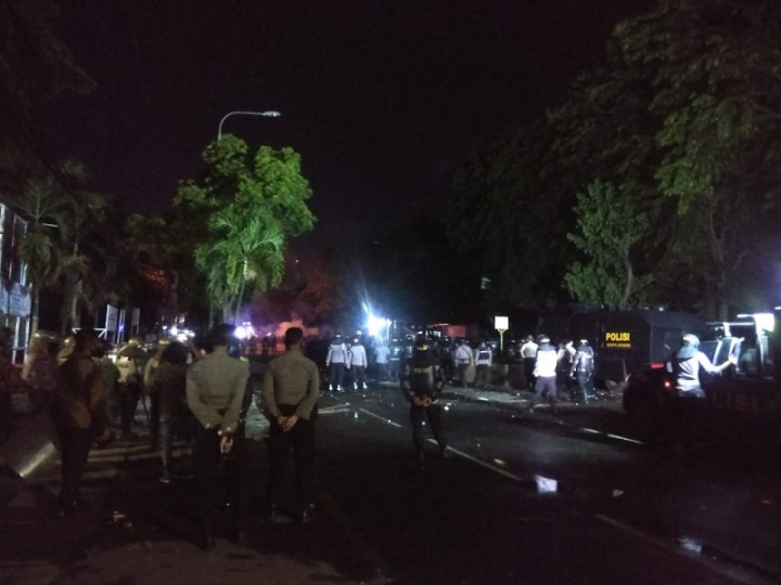 Karo Ops Polda Banten Jadi Korban Lemparan Batu Massa Aksi