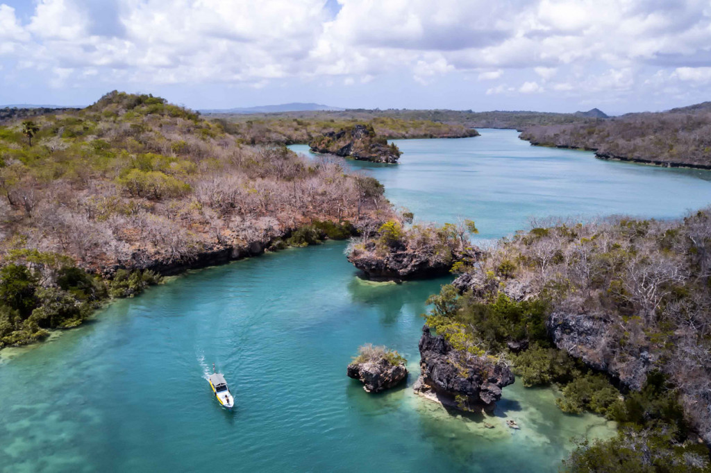 Pesona Wisata Teluk Mulut Seribu di Pulau Rote
