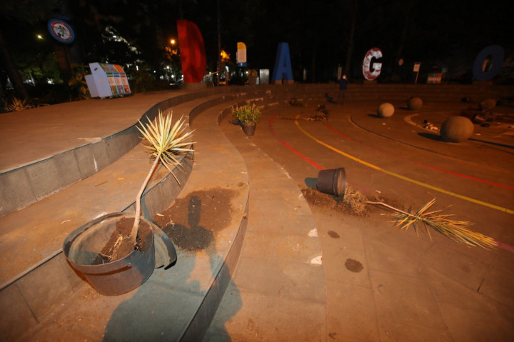 Sejumlah Fasilitas Umum di Kota Bandung Dirusak Demonstran