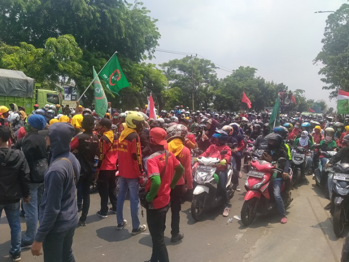 Ribuan Buruh Tangerang Hendak ke Jakarta 'Dipukul Mundur'