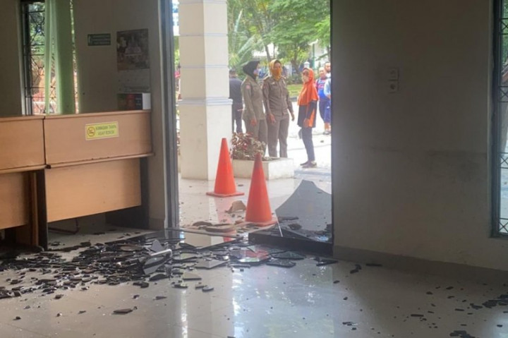 Pelaku Pelemparan di Gedung DPRD Jambi Diduga Pelajar