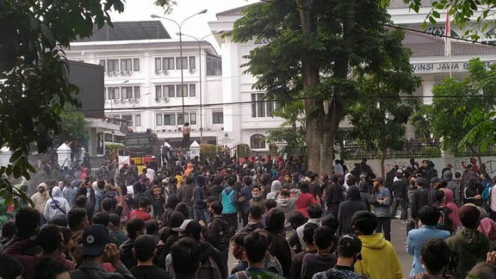 Aksi Unjuk Rasa di Bandung Kembali Berujung Ricuh
