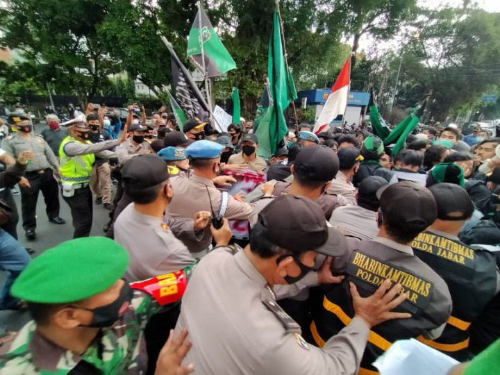 Demo Mahasiswa di Istana Bogor Ricuh