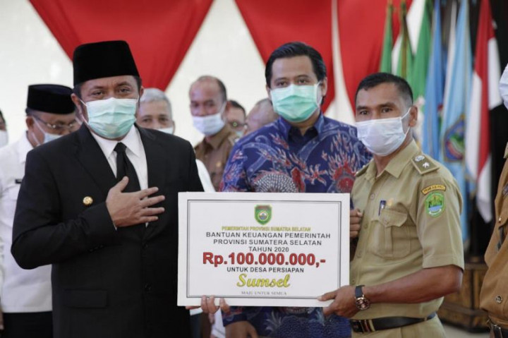 Gubernur Sumsel Guyurkan Rp7,7 Miliar Bantu 77 Desa Persiapan