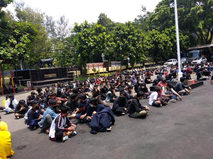 13 Peserta Aksi Unjuk Rasa di Bandung Reaktif Covid-19