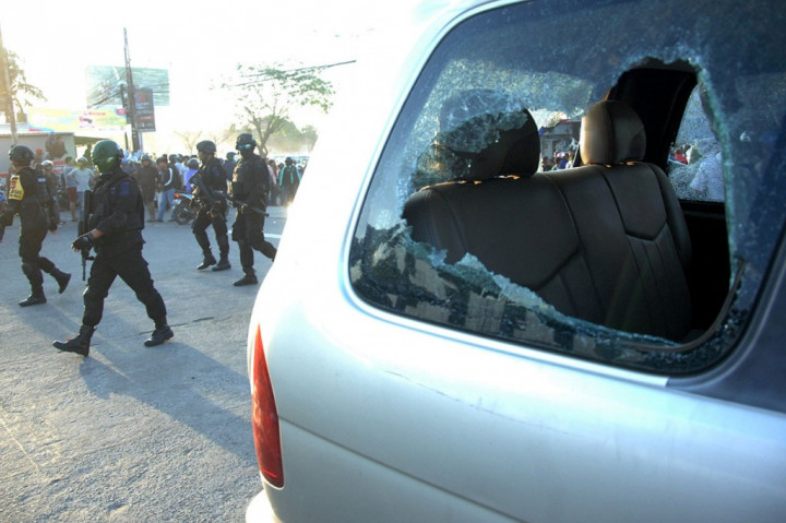 Syarat Asuransi Mengganti Kerusakan Mobil Akibat Demo