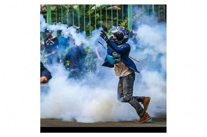 Mahasiswa Ikut Unjuk Rasa, Outfit-nya Bikin Bikers Salah Fokus