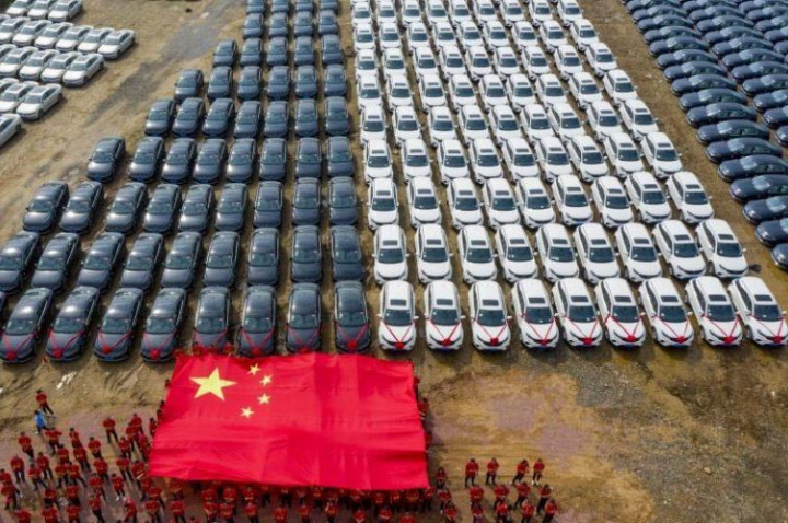 Pabrik di Tiongkok Hadiahi Mobil untuk Buruh