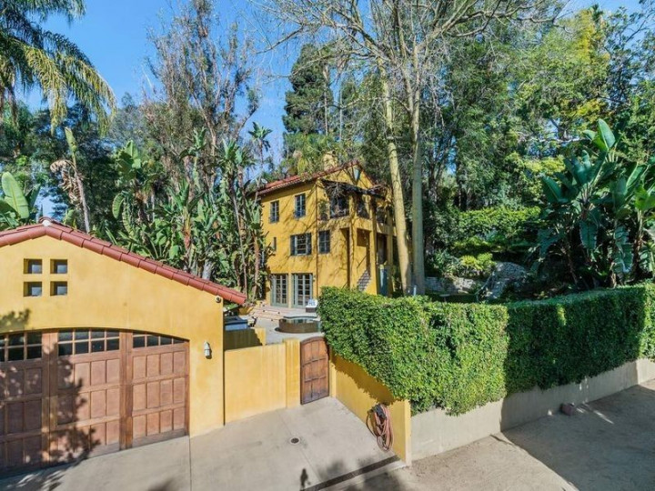 Emma Roberts Jual Rumah Berusia Hampir 100 Tahun Seharga Rp86 Miliar