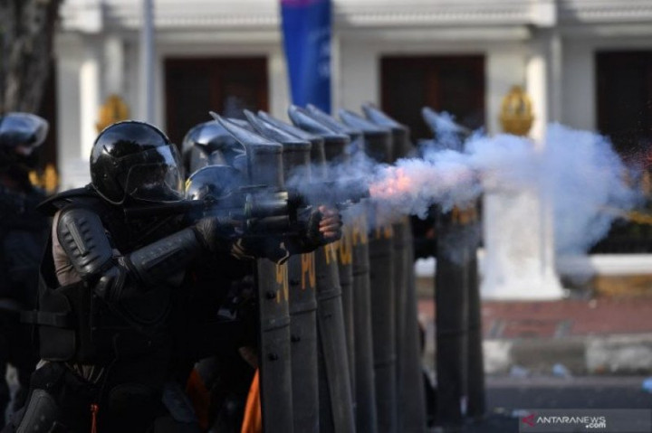 Pakar: Polisi Sengaja Rampas Kerja Jurnalistik Saat Demo UU Ciptaker