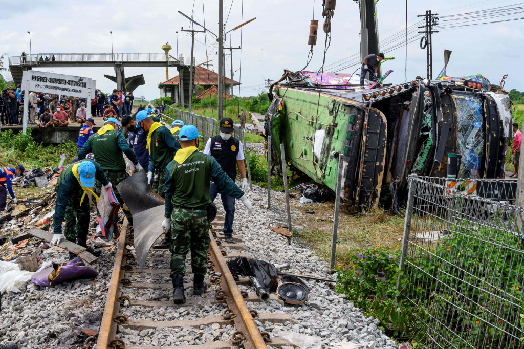 Kecelakaan Kereta dan Bus di Thailand, 20 Tewas