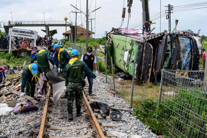 Kecelakaan Kereta dan Bus di Thailand, 20 Tewas