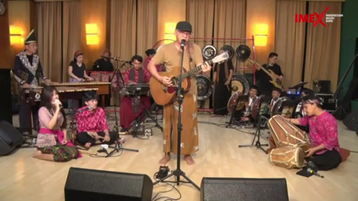 Iwan Fals Nyanyikan Lagu Bongkar dengan Suasana Lain