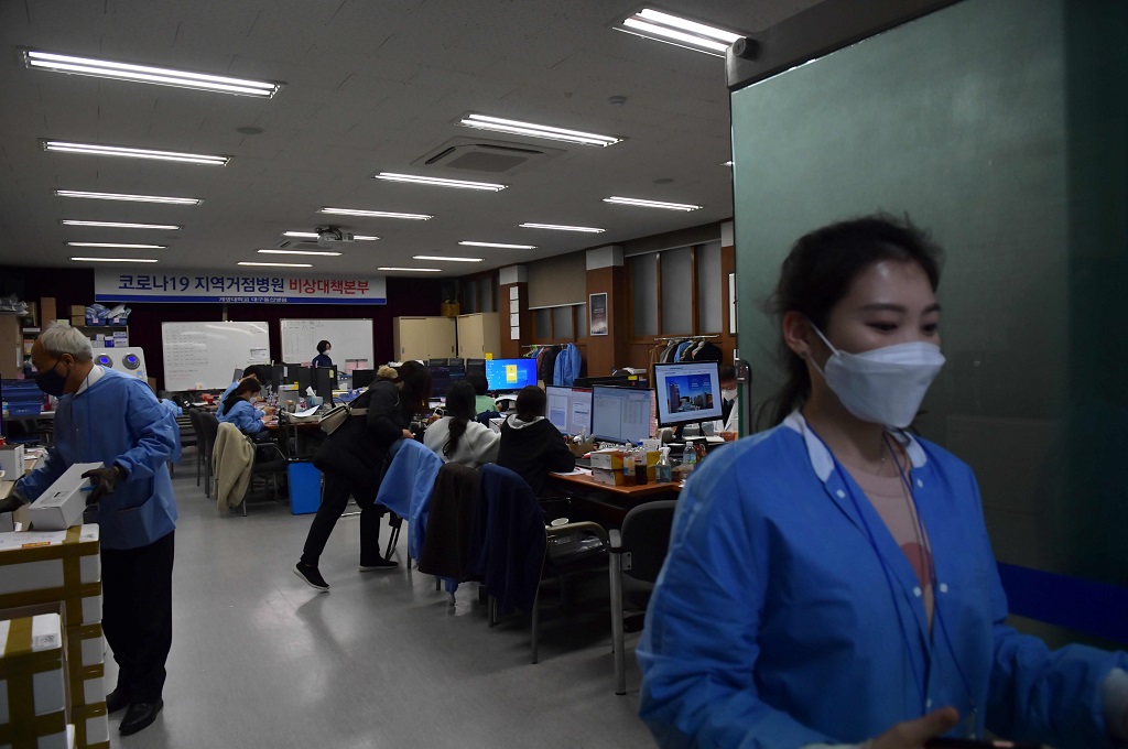 Pasien Covid-19 di Korsel. Foto: AFP.