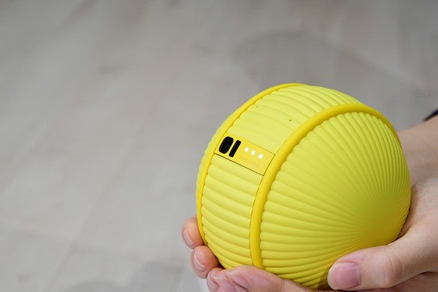 Perkenalkan Ballie, si pintar berbentu bulat. (Foto: Dok. Dezeen.com)