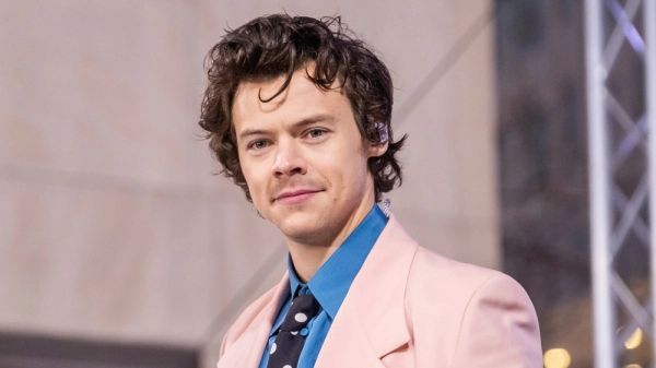 Harry Styles Rilis Piringan Hitam Terbatas Rayakan 1 Tahun Album Fine Line