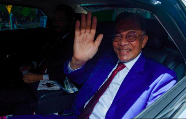 Anwar Ibrahim Serahkan Dokumen Dukungan Ubah Pemerintahan ke Raja Malaysia