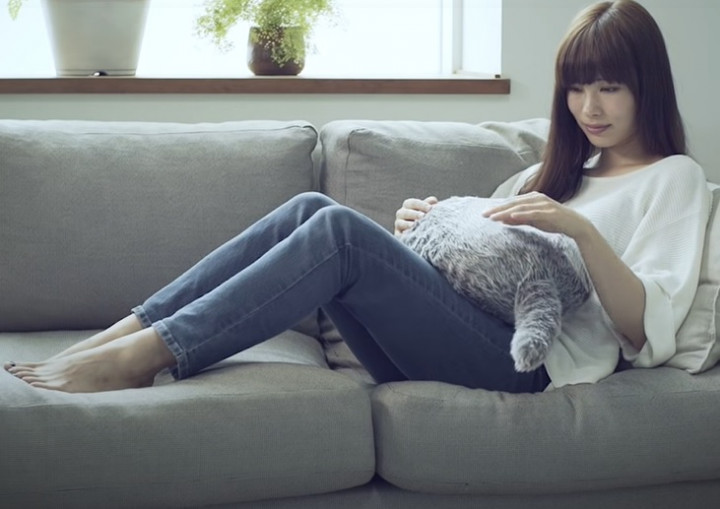 Qoboo si Robot Bantal Gemes Penghilang Stres