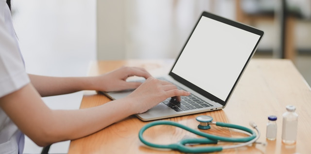 Konsultasi digital melalui Tele Sehat dari Kemenkes bantu masyarakat cegah penularan covid-19. (Foto: Ilustrasi/Pexels.com)