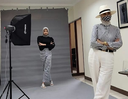 Menurut Okky, untuk menjadi model yang tidak kalah penting adalah people skill. (Foto: Dok. Instagram/@okky.walla)