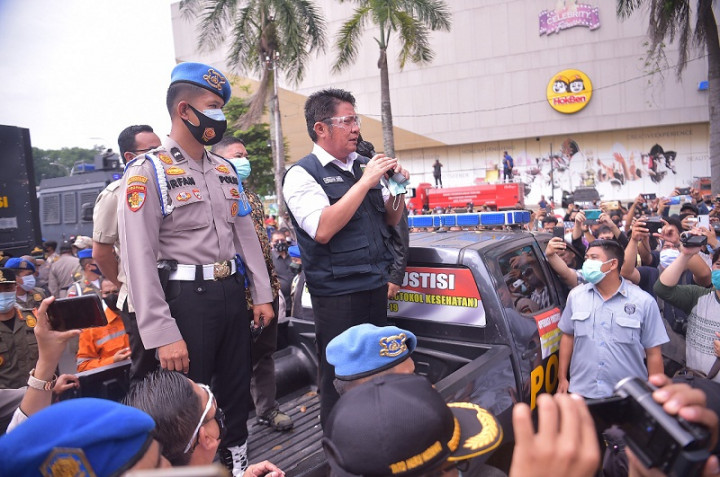 Terima Aspirasi, Herman Deru Tenangkan Aksi Massa