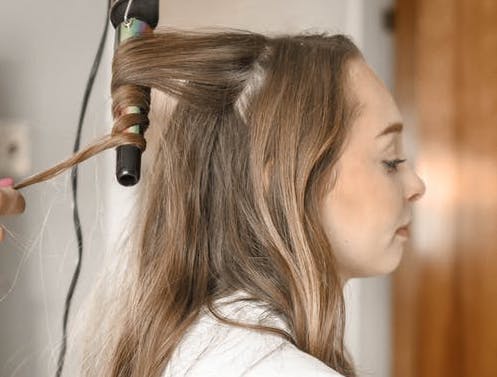 Wanita di atas 40 tahun terkadang bahkan tidak menyadari bahwa mereka membutuhkan pembaruan rambut sampai semua itu terlambat. (Ilustrasi/Pexels)