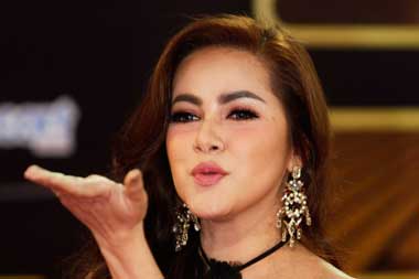 Olla Ramlan Marah-marah di Instagram, Sindir Siapa?