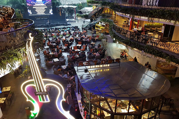 Mal dengan Konsep <i>Outdoor</i> Diserbu Pengunjung saat Pandemi