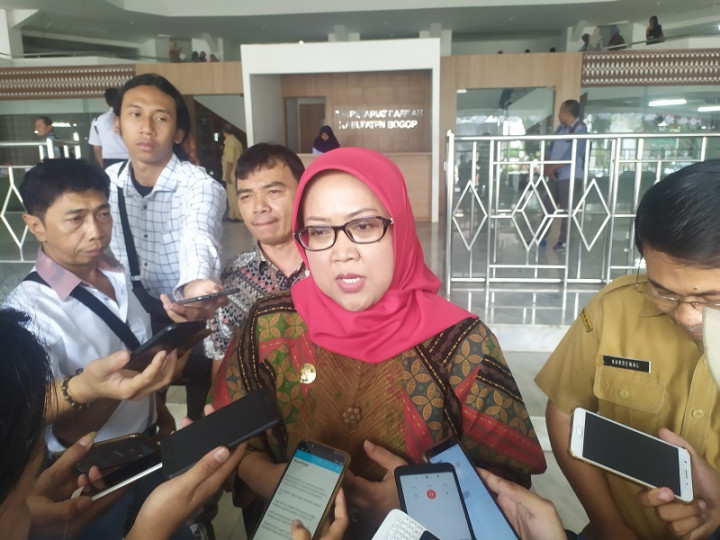 Bupati Bogor Bagi 1,2 Juta Vaksin Covid-19 ke 11 Kategori Warga