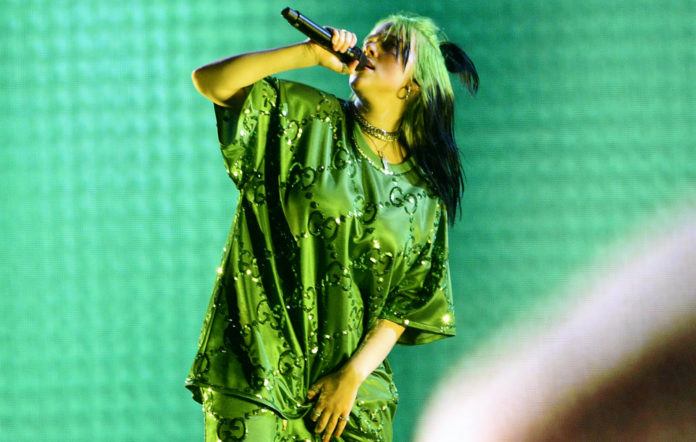 Cara Billie Eilish Tanggapi Warganet yang Mencibir Bentuk Tubuhnya