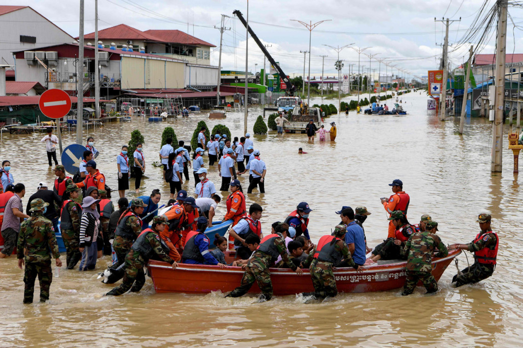 Puluhan Ribu Orang Dievakuasi Akibat Banjir Bandang Kamboja