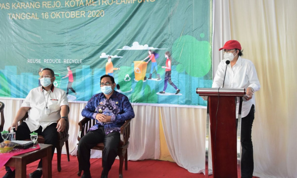 Dirjen PSLB3 KLHK, Rosa Vivien Ratnawati saat berkunjung ke Lampung, Minggu, 18 Oktober 2020. Foto: KLHK