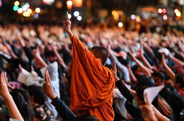 Demonstran Anti-Pemerintah Kuasai Persimpangan Utama Bangkok