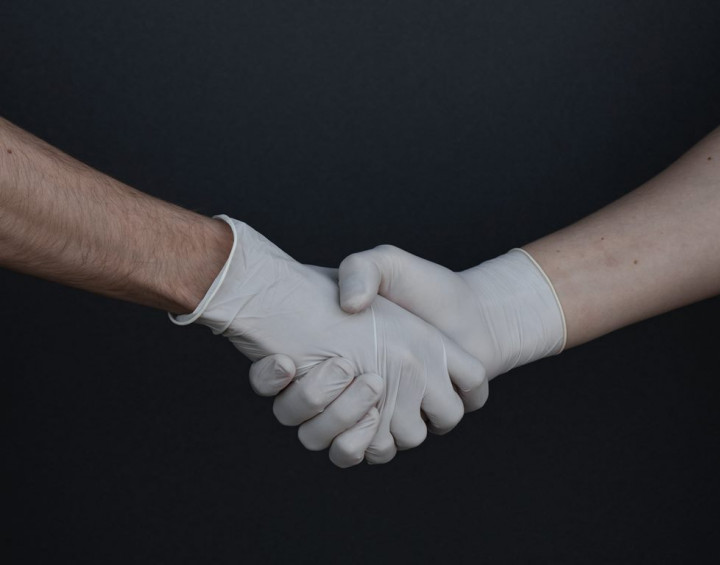 Efektifkah Menggunakan Sarung Tangan saat Berbelanja?