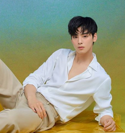 Pesona Cha Eun-Woo dalam Balutan Kemeja Musim Dingin